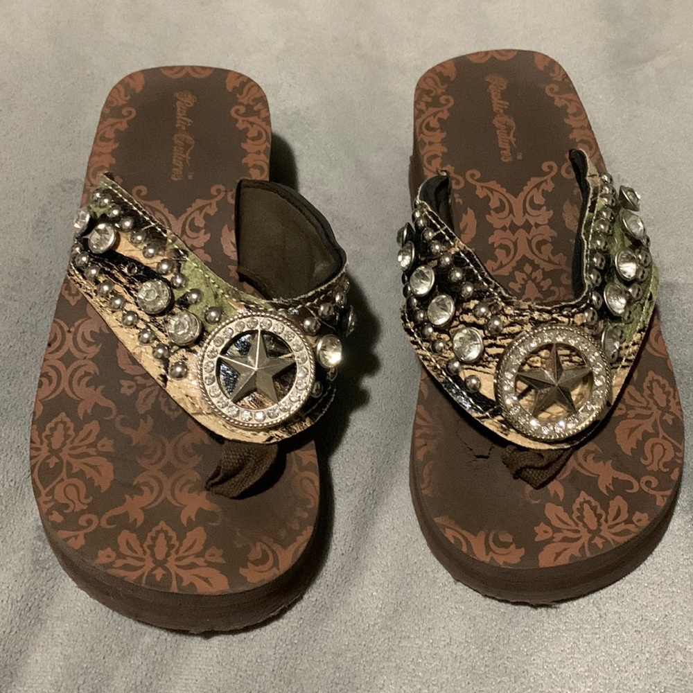 Womens size 6 wedge flip flops